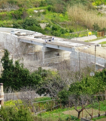 Strada e viadotto a Villafranca Tirrena