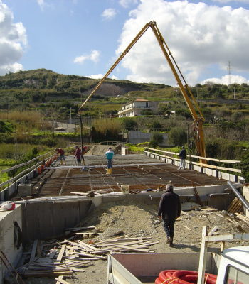 Strada e viadotto a Villafranca Tirrena