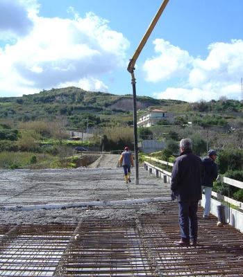 Strada e viadotto a Villafranca Tirrena