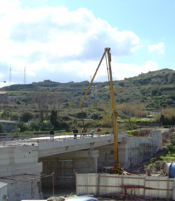 Strada e viadotto a Villafranca Tirrena