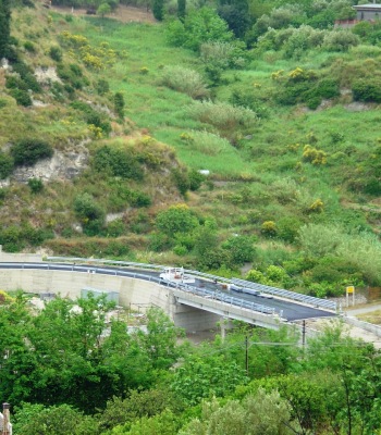 Strada e viadotto a Villafranca Tirrena