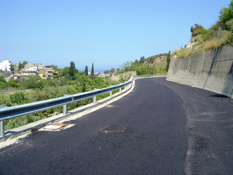 Strada e viadotto a Villafranca Tirrena