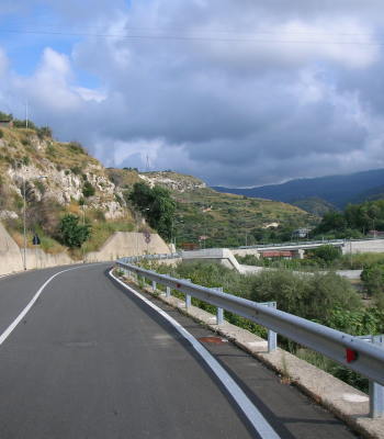 Strada e viadotto a Villafranca Tirrena