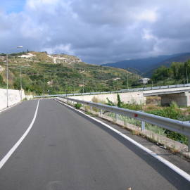 Strada e viadotto a Villafranca Tirrena