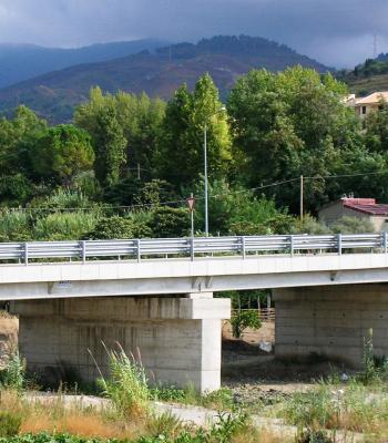 Strada e viadotto a Villafranca Tirrena