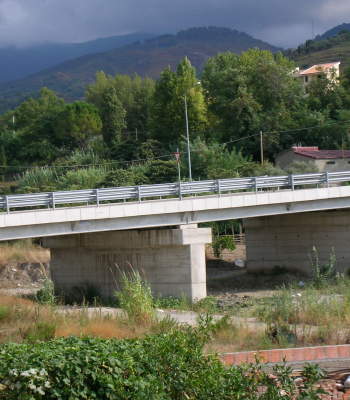 Strada e viadotto a Villafranca Tirrena