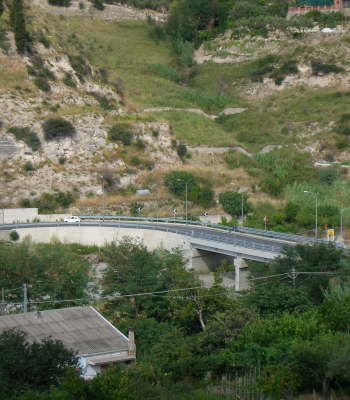 Strada e viadotto a Villafranca Tirrena